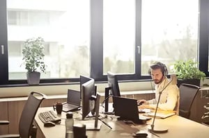 How-do-you-manage-performance-in-a-call-center